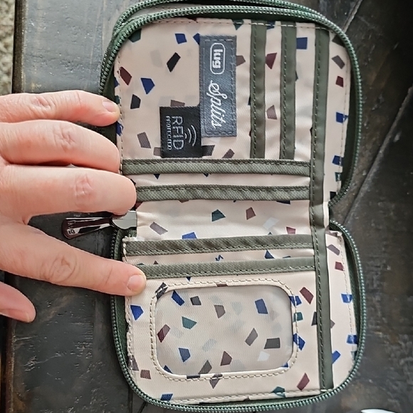 Lug Quilted Wallet in Olive Green - Picture 5 of 7